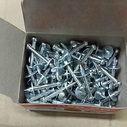 میخ و چاشنی