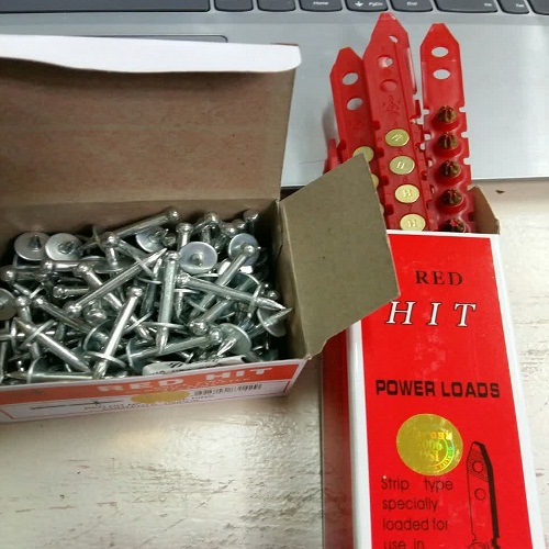 میخ و چاشنی